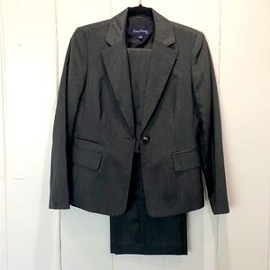 Women’s 2-Piece Suit Jacket Size 6, Pants Size 8